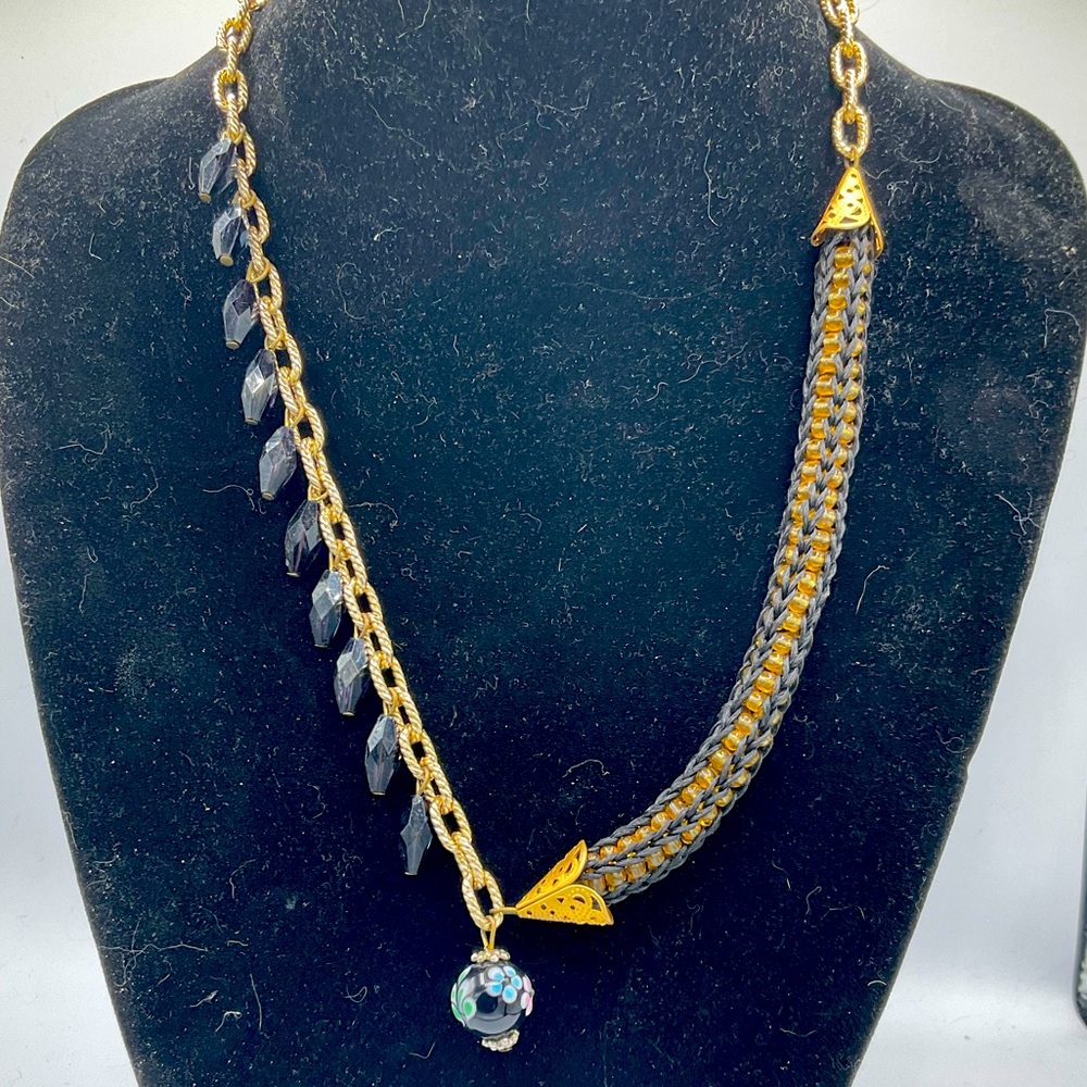 “VINTAGE ROPE DROP GLASS BEAD NECKLACE”. Unique Piece of Costume Jewellery.